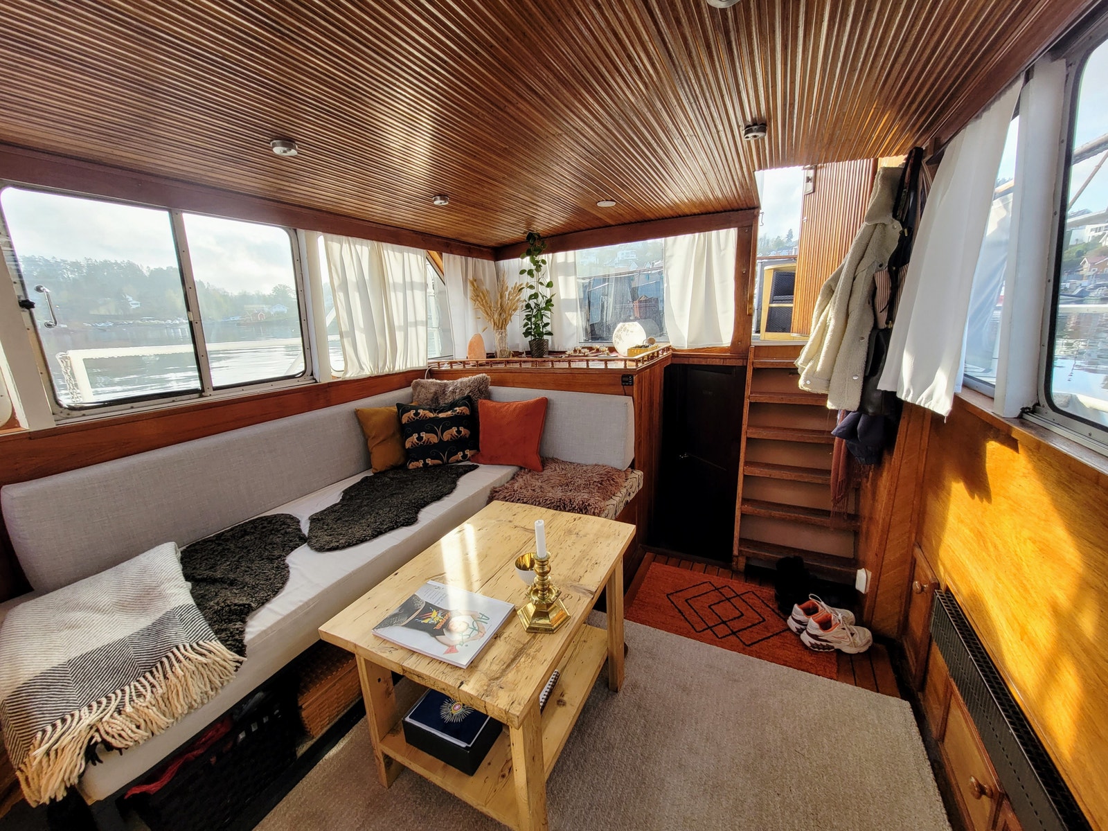 Hyggelig stue med gode lysforhold. Galleribilde