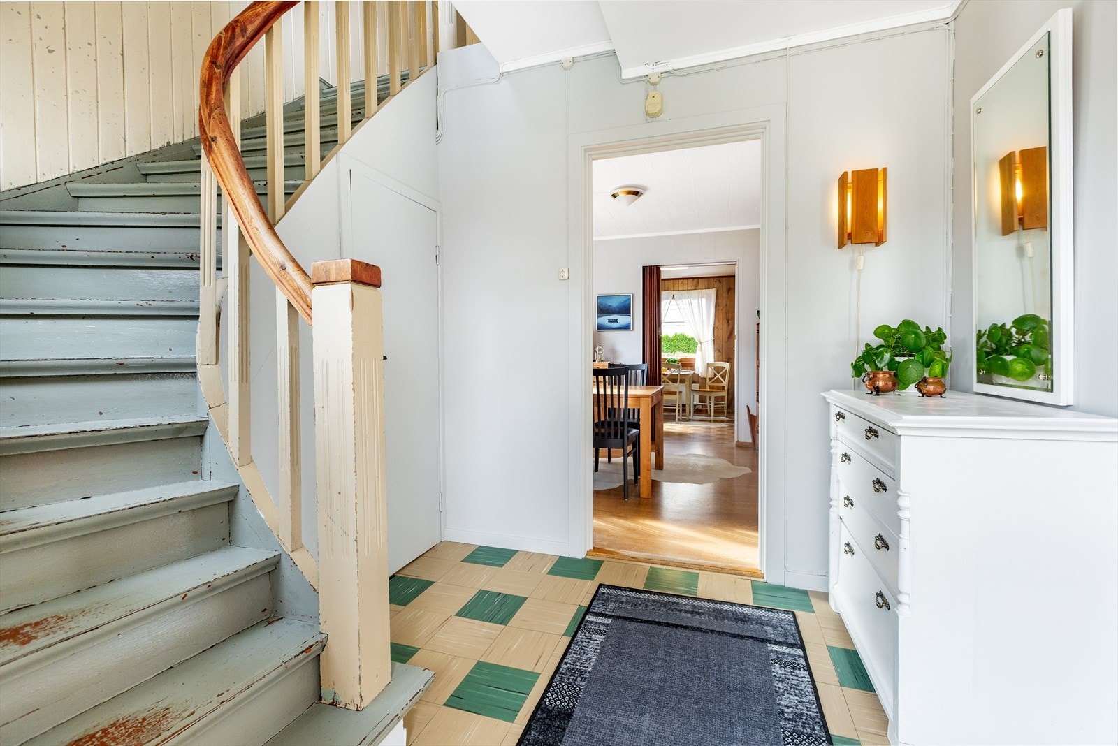 Velkommen inn og opp trappen. Galleribilde