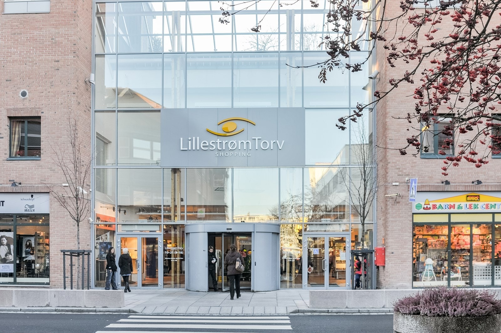 Fra boligen er det kort vei til Lillestrøm by og alt det den kan tilby. Galleribilde