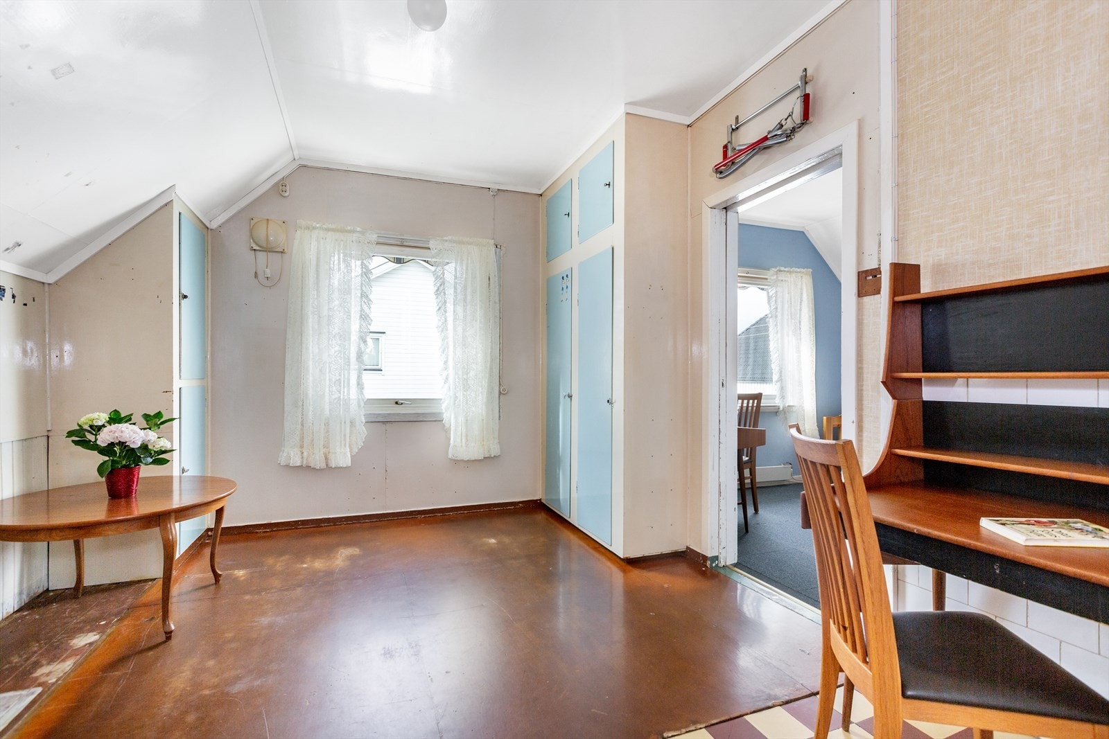 Romslig soverom som opprinnelig har vært et kjøkken. Galleribilde