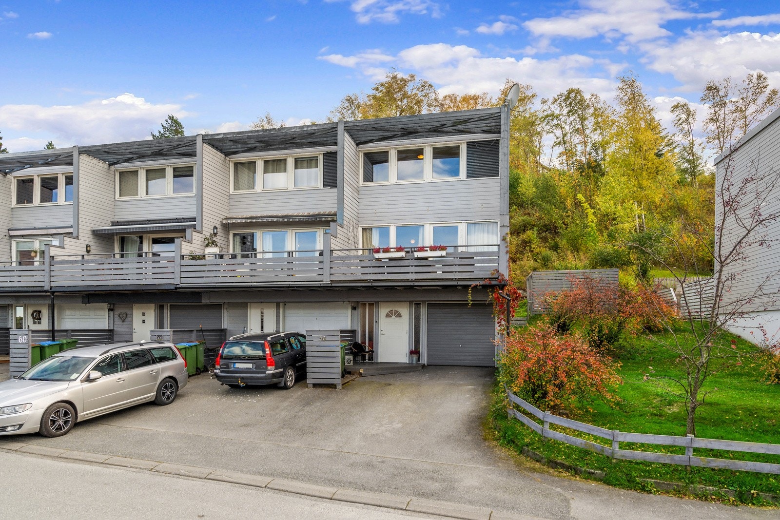 Fra boligen har du gangavstand til søndagsåpen dagligvare, restauranter, skole og barnehager Galleribilde