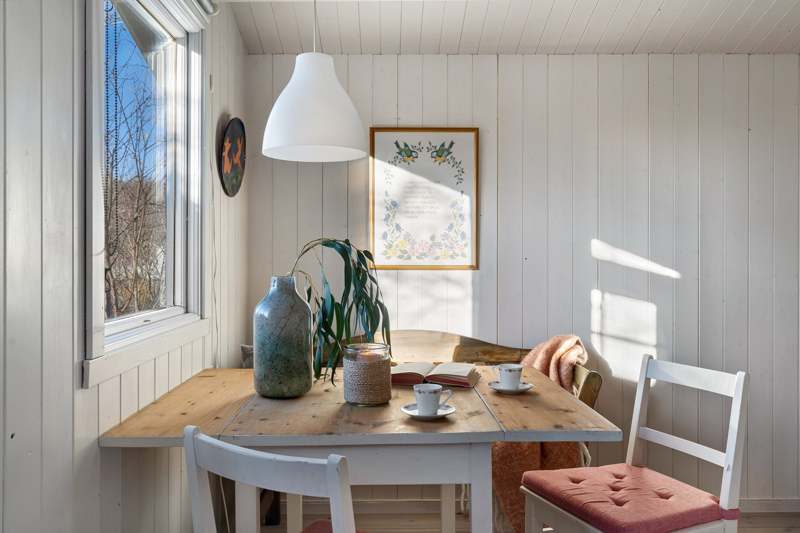 I annekset er det mulig å nyte morgenkaffen mens man nyter utsikten