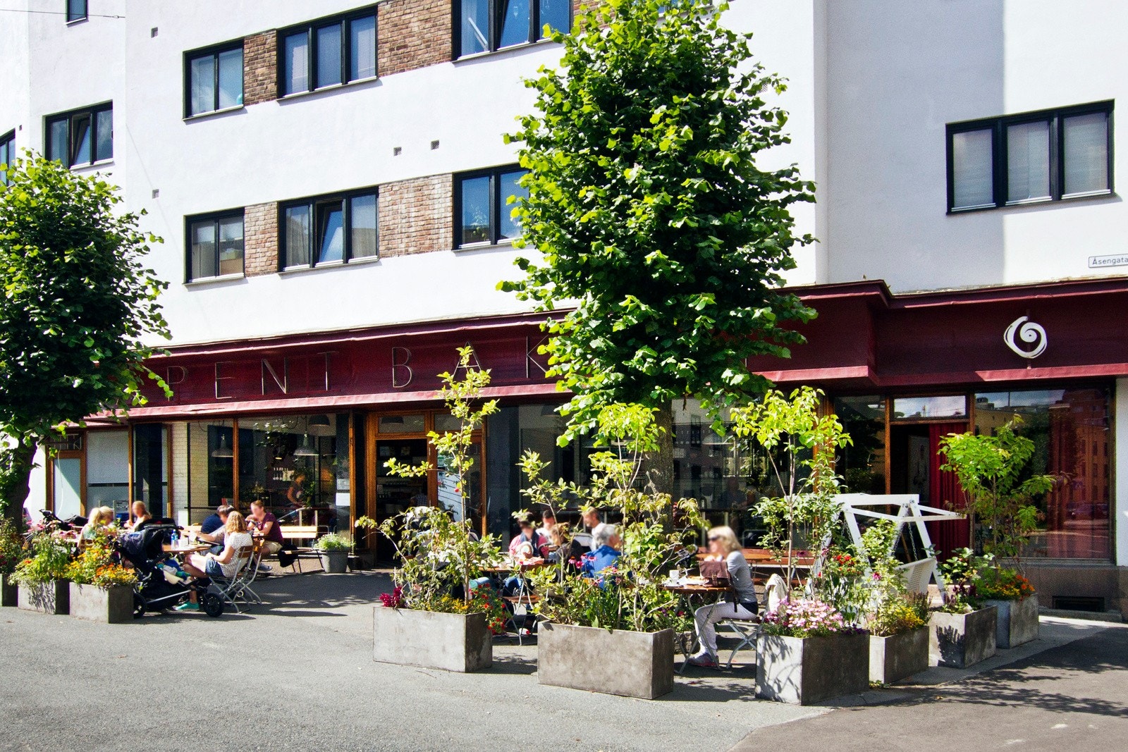 Populære Åpent bakeri med utservering rett ved leiligheten Galleribilde