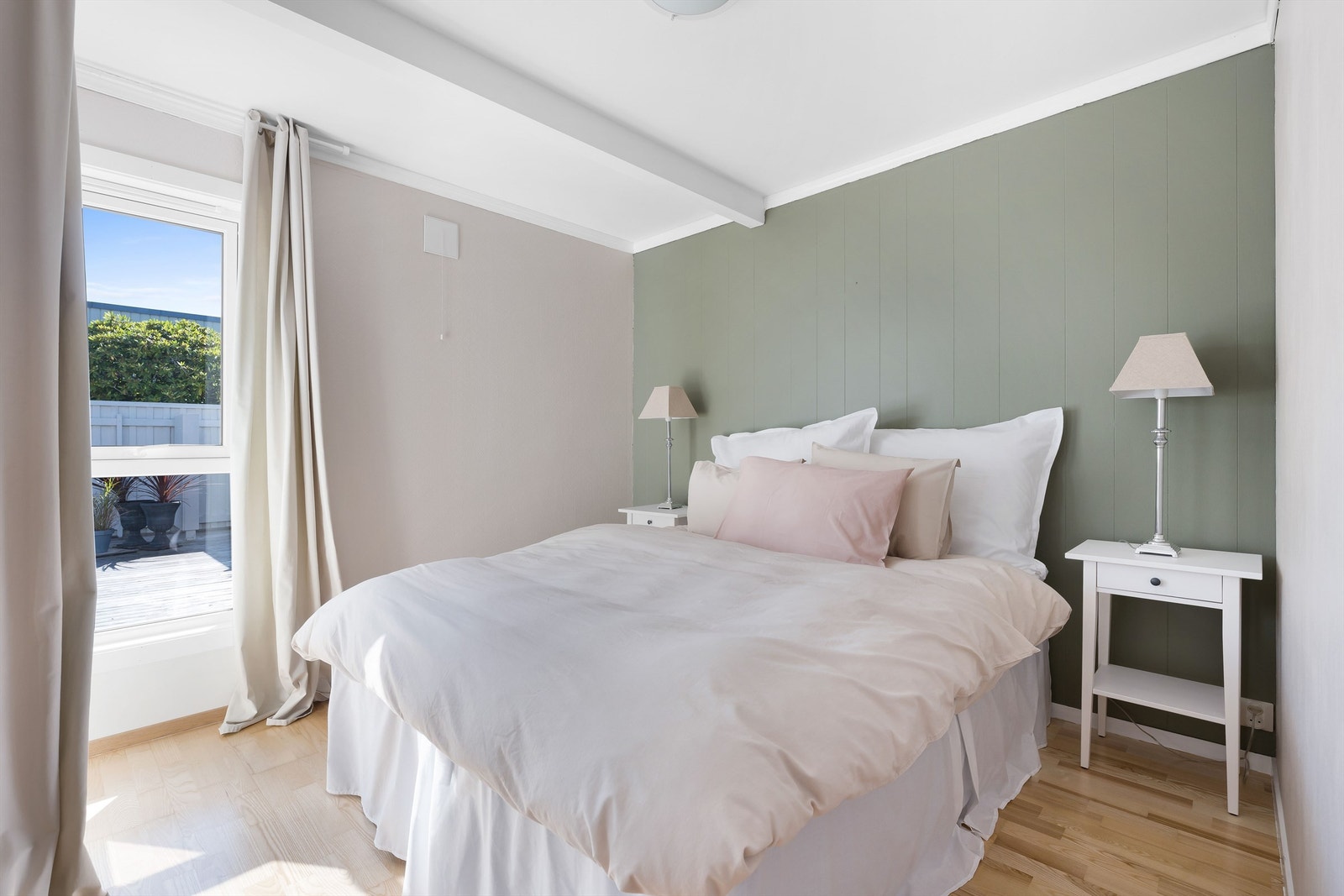 Hovedsoverom med god plass til dobbeltseng. Galleribilde