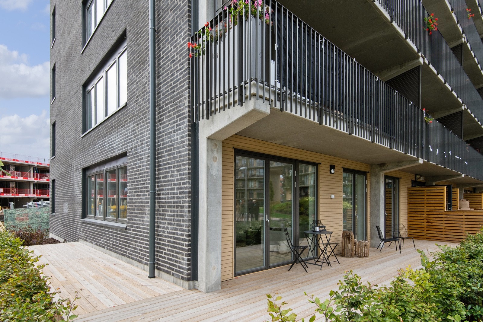Leiligheten har egen, privat marketerrasse på hele 38 kvm. Galleribilde