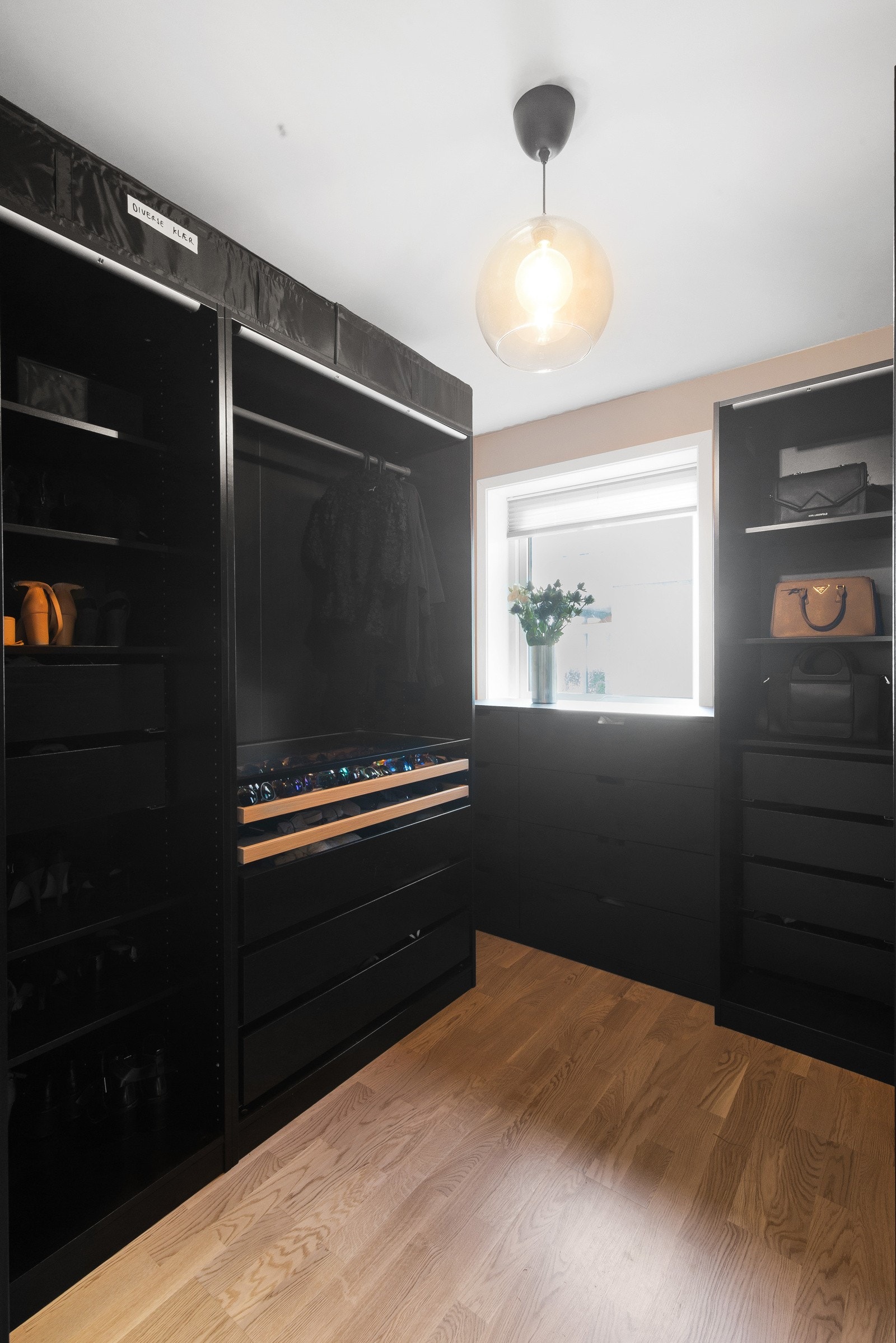 Soverom som i dag brukes til walk-in closet Galleribilde