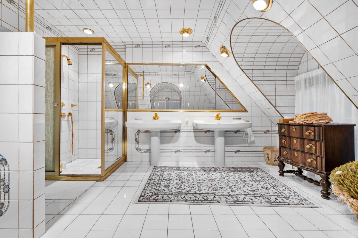 Fra det store badet innenfor hovedsoverommet Galleribilde