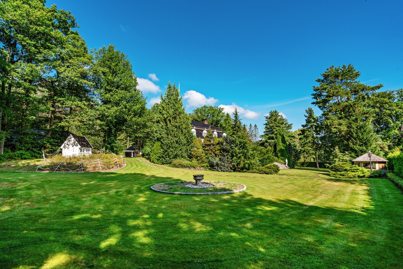 Del av den store og flotte hagen Galleribilde