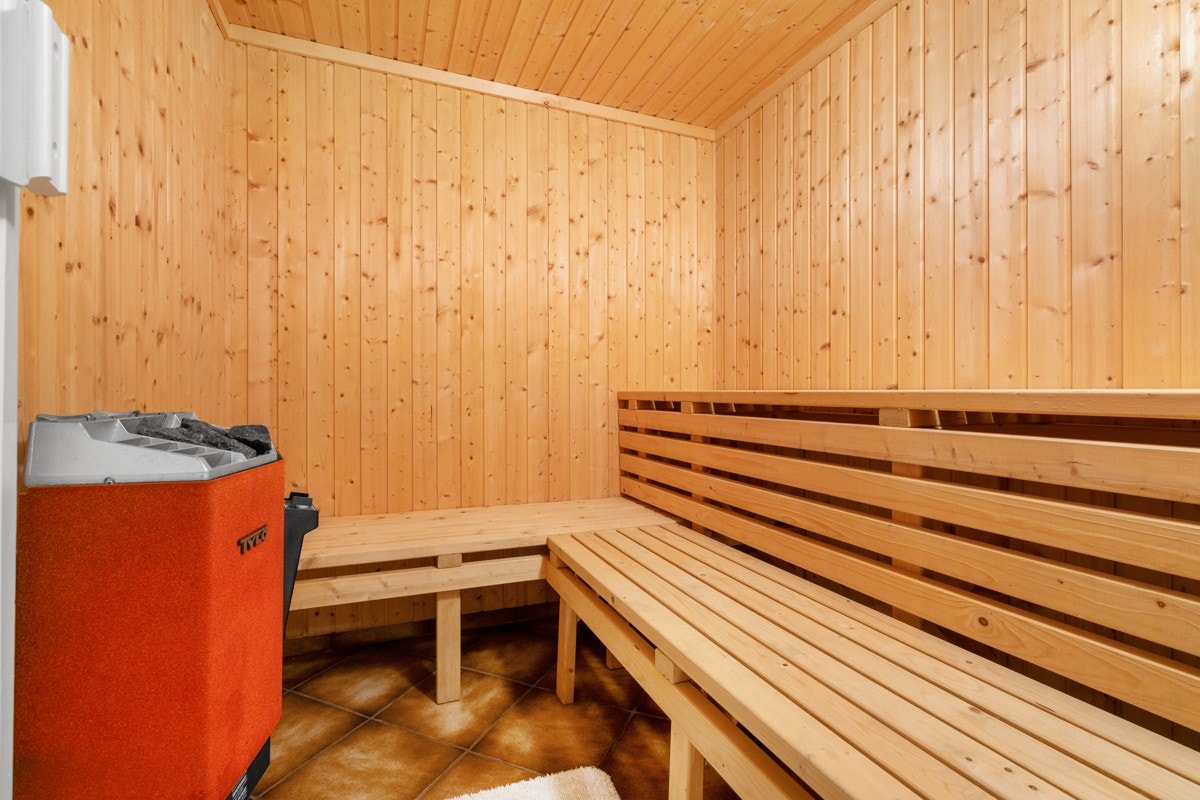 Fra del av spaavdelingen i kjelleretasjen - med fra badstuen Galleribilde