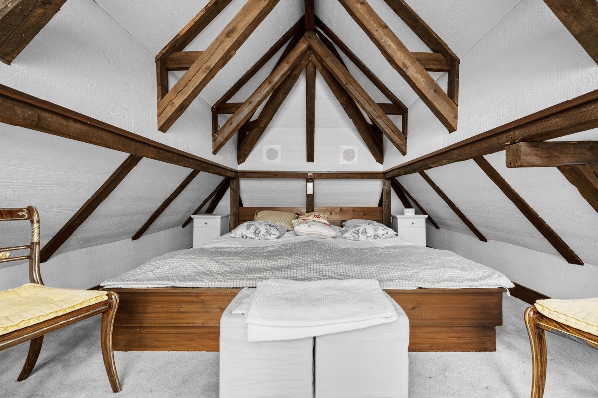 Fra rom i loftetasjen i annekset - brukes som gjesterom Galleribilde