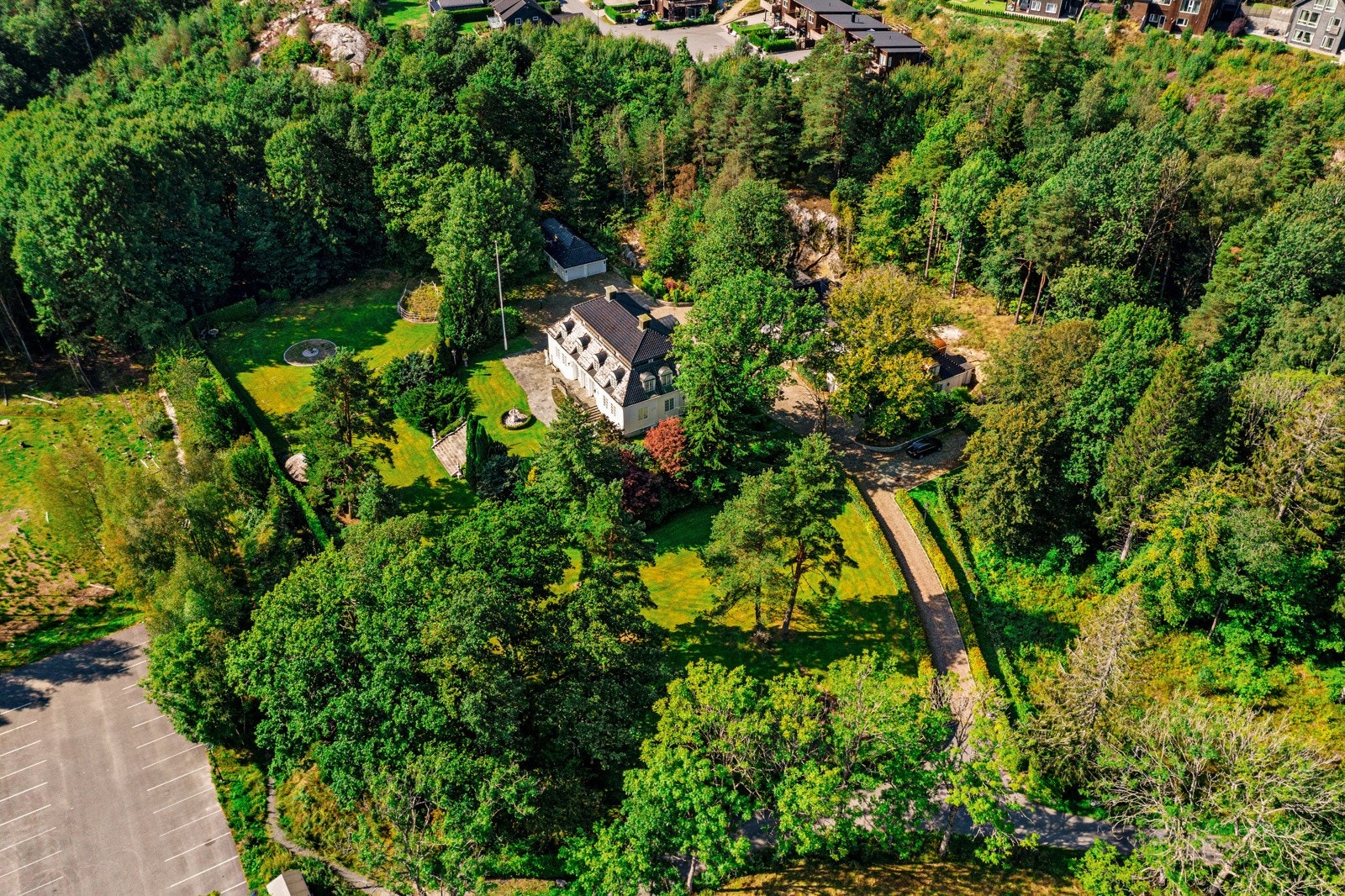 Dronefoto over eiendommen Galleribilde