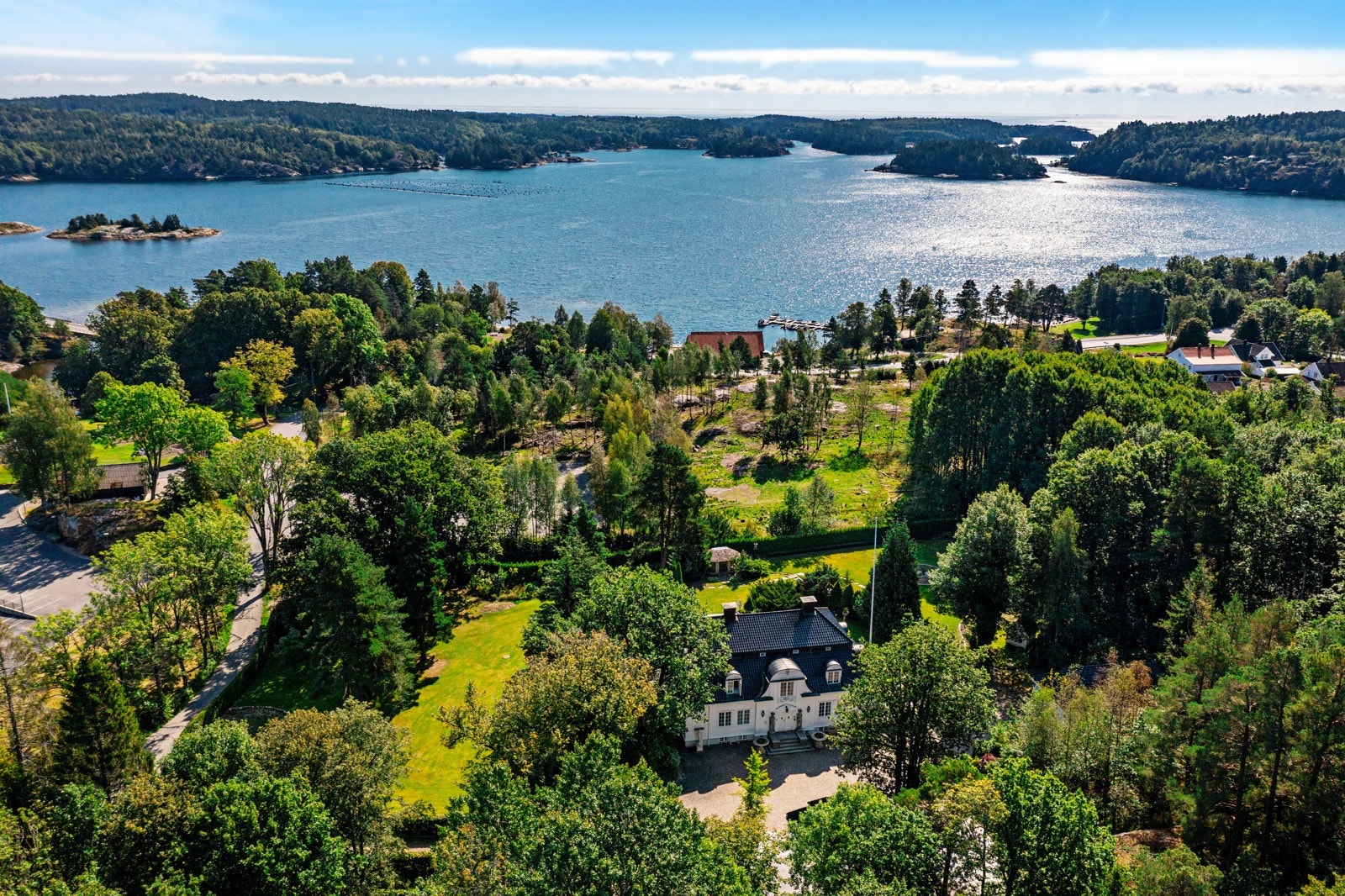 Dronefoto over området Galleribilde