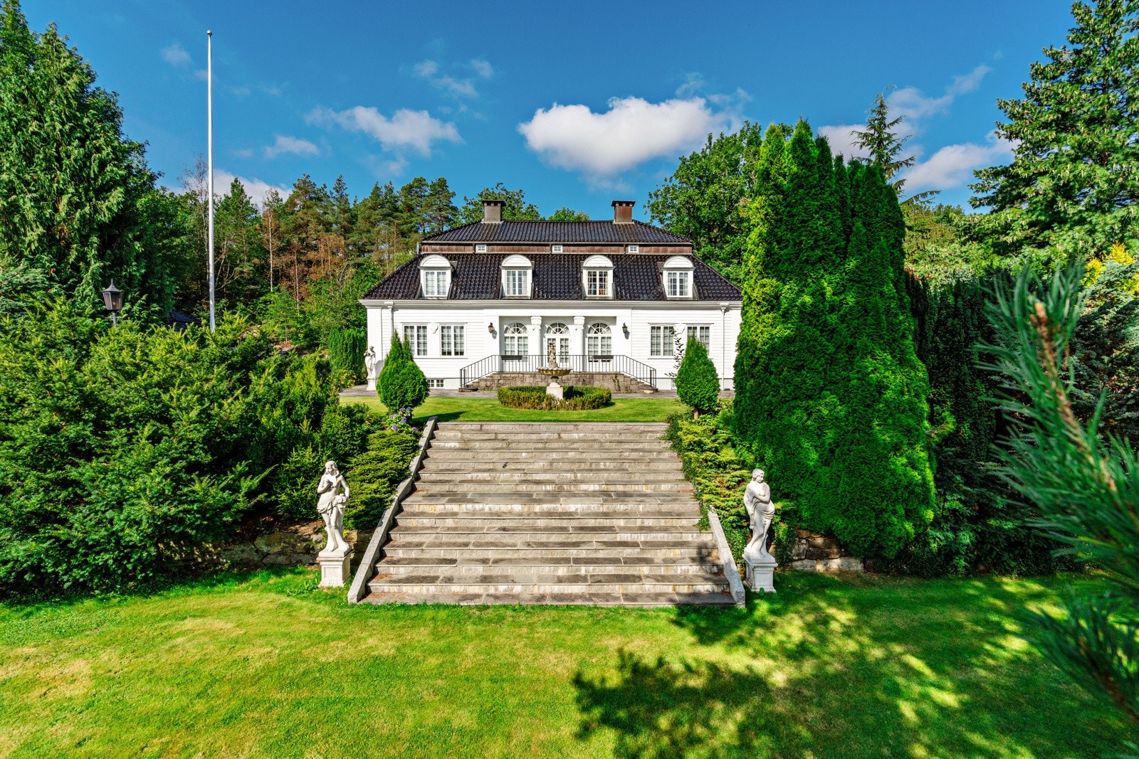 Fra flotte Østre Kaldvell med et nydelig bolighus fra 1918 Galleribilde