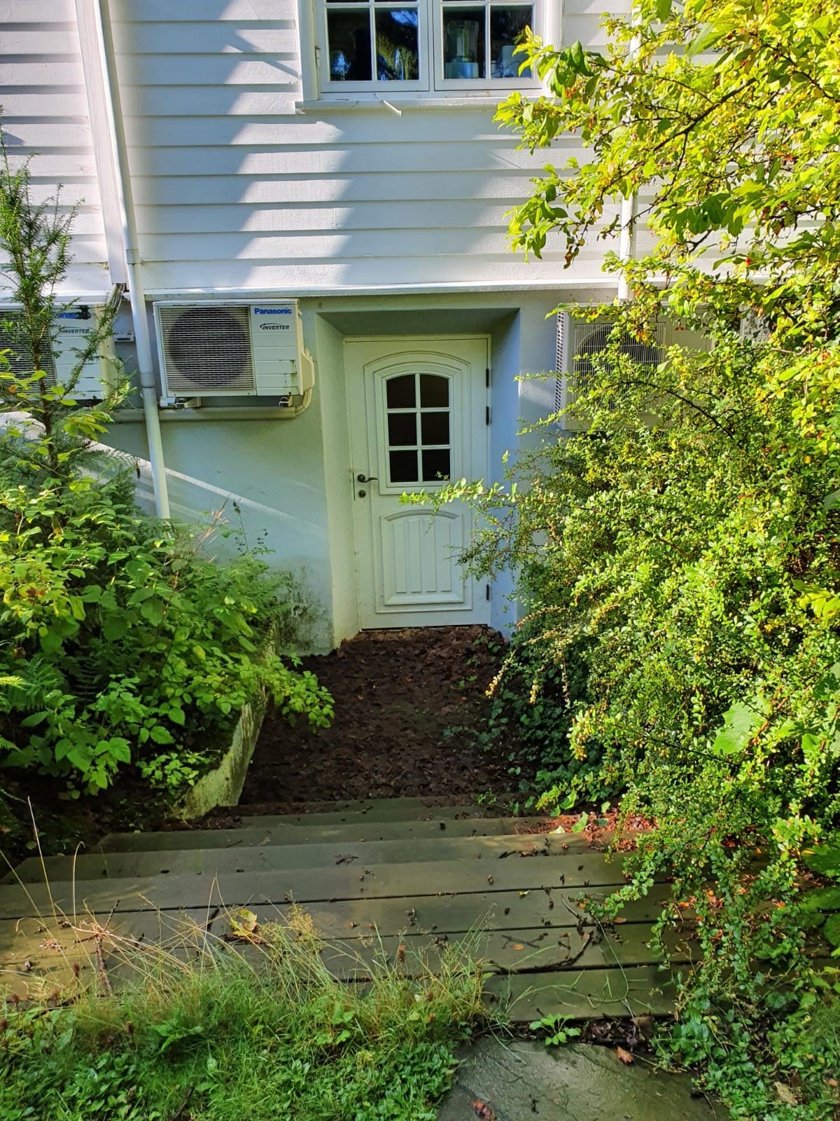 Dør fra kjeller - ved trappehuset Galleribilde