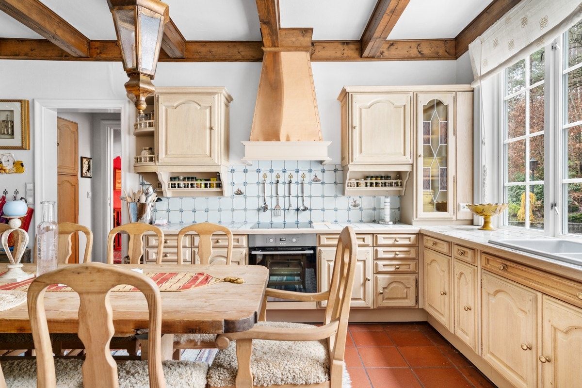 Fra del av kjøkkenet i huset Galleribilde