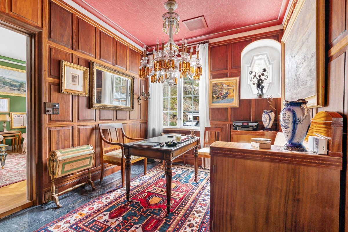 Fra kontorplass på siden av entrèen i 1.etg. Galleribilde