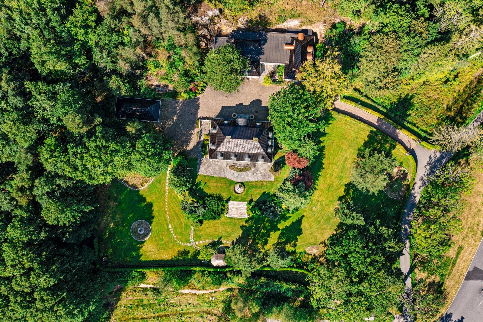 Dronebilde over eiendommen Galleribilde