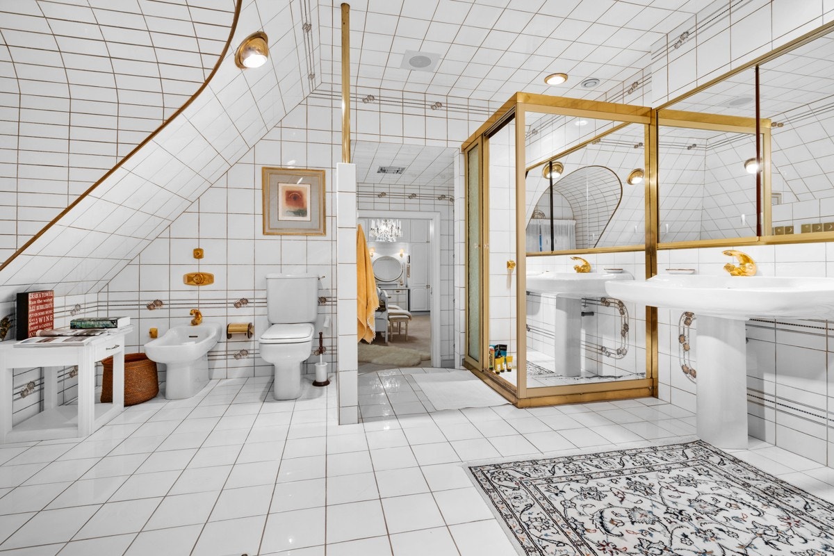 Fra del av hovedbadet i 2.etg. i huset Galleribilde