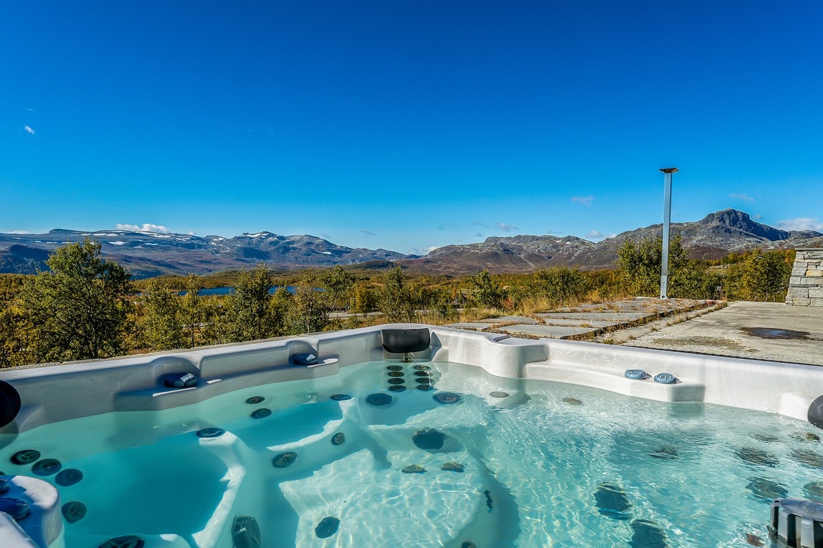 Her ligger det til rette for å nyte fritidsoppholdet - Sette seg ned her etter en lang dag ute i fjellet gjør dagen komplett Galleribilde