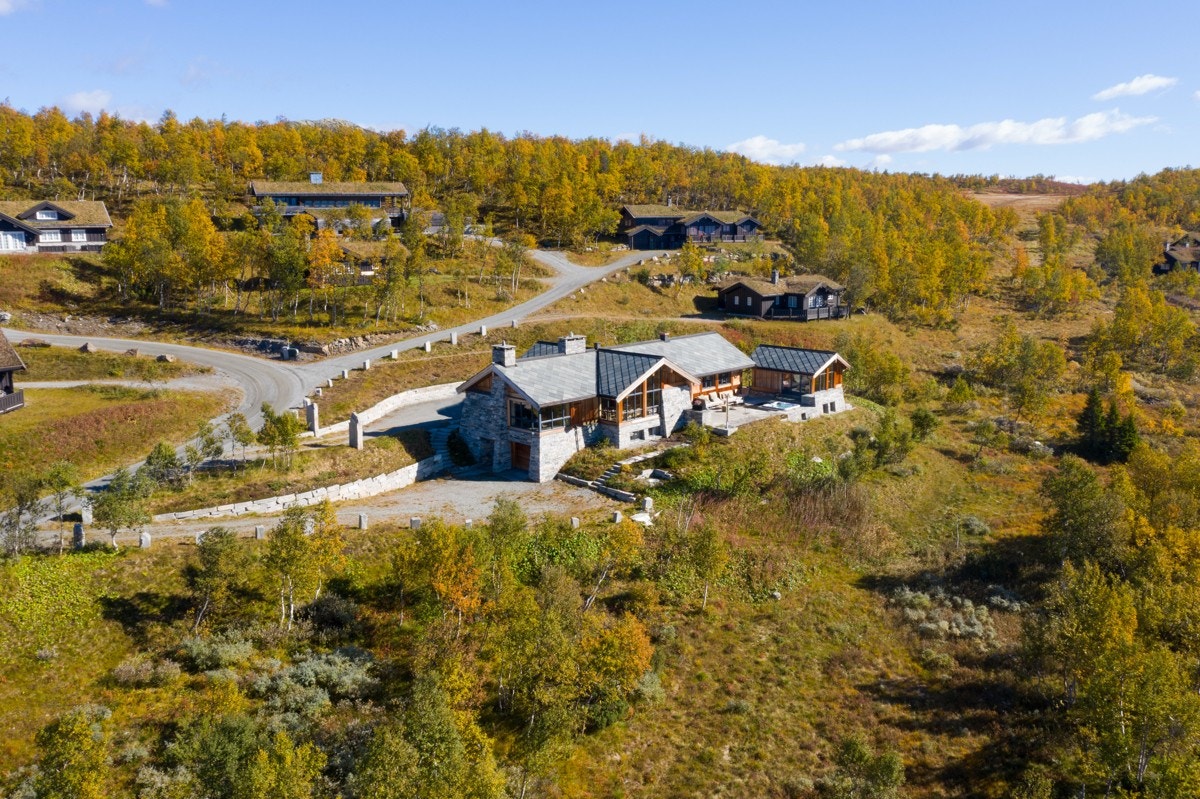 Eiendommen har en høy standard på alt av materialvalg og interiør både ute og inne Galleribilde