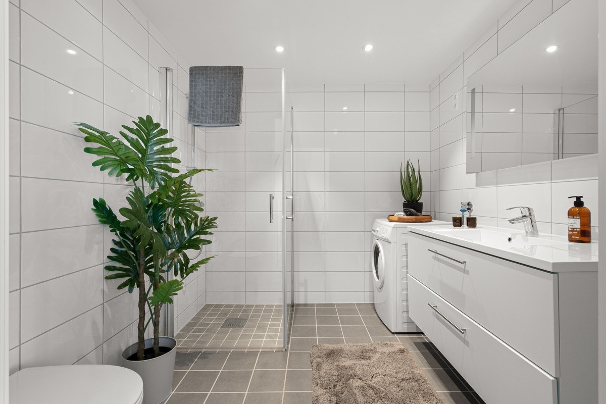 Størrelsen på badet rommer et areal på 6 kvm Galleribilde