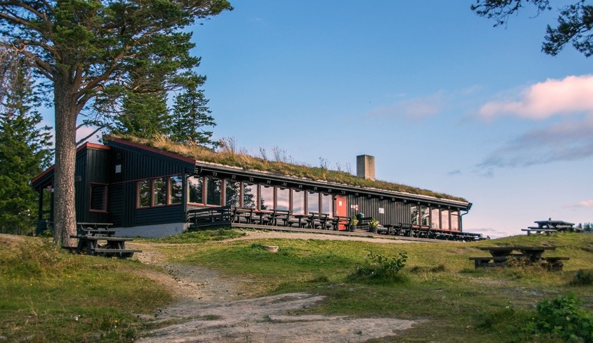 Estenstadmarka er rett ved og man kan da gå til blant annet Estenstadhytta Galleribilde