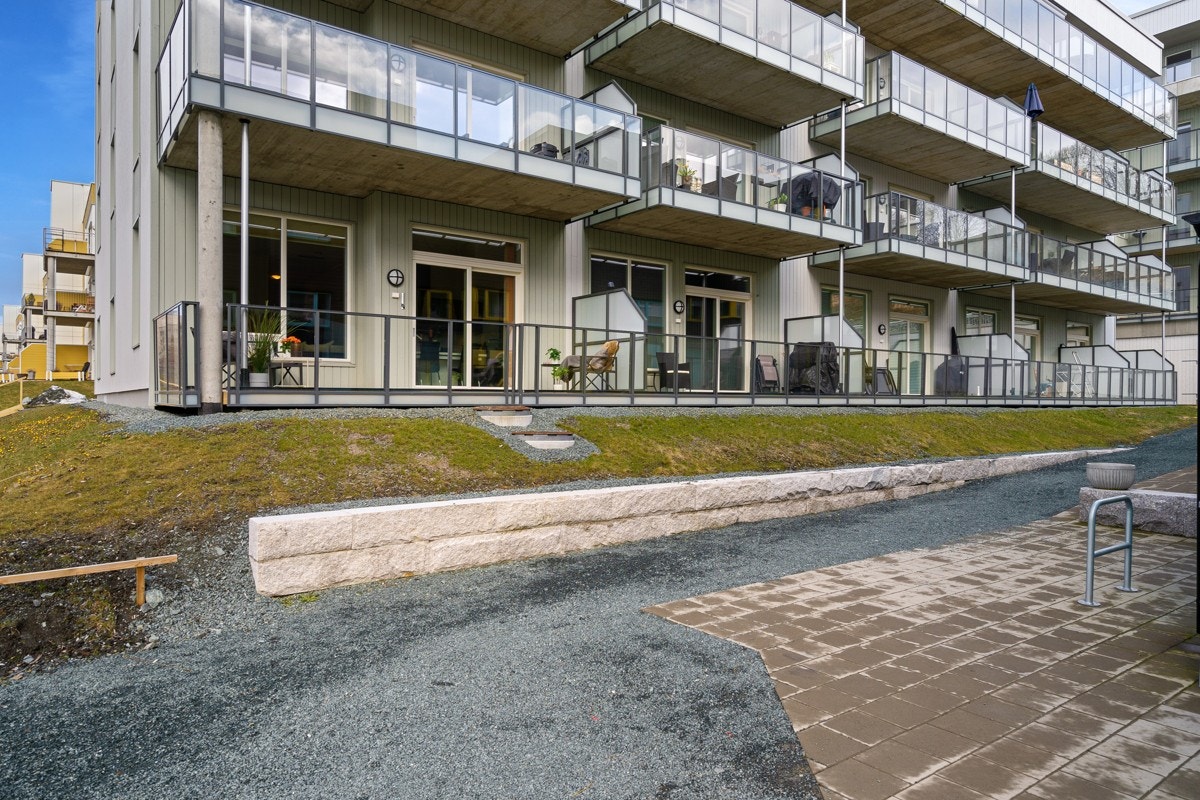 Leiligheten ligger i 1. etasje på enden til venstre Galleribilde