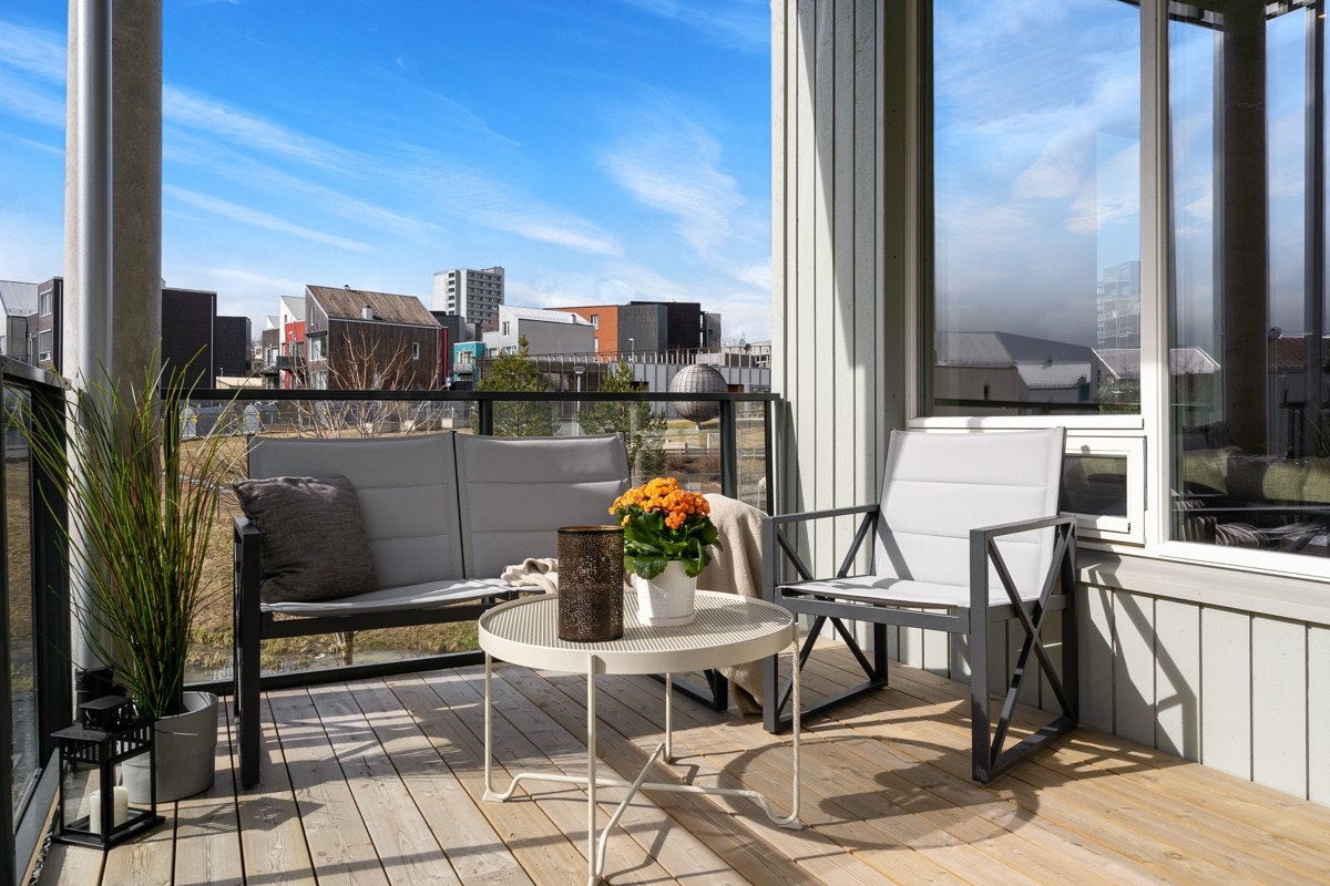 Koselig sittegruppe i solen Galleribilde