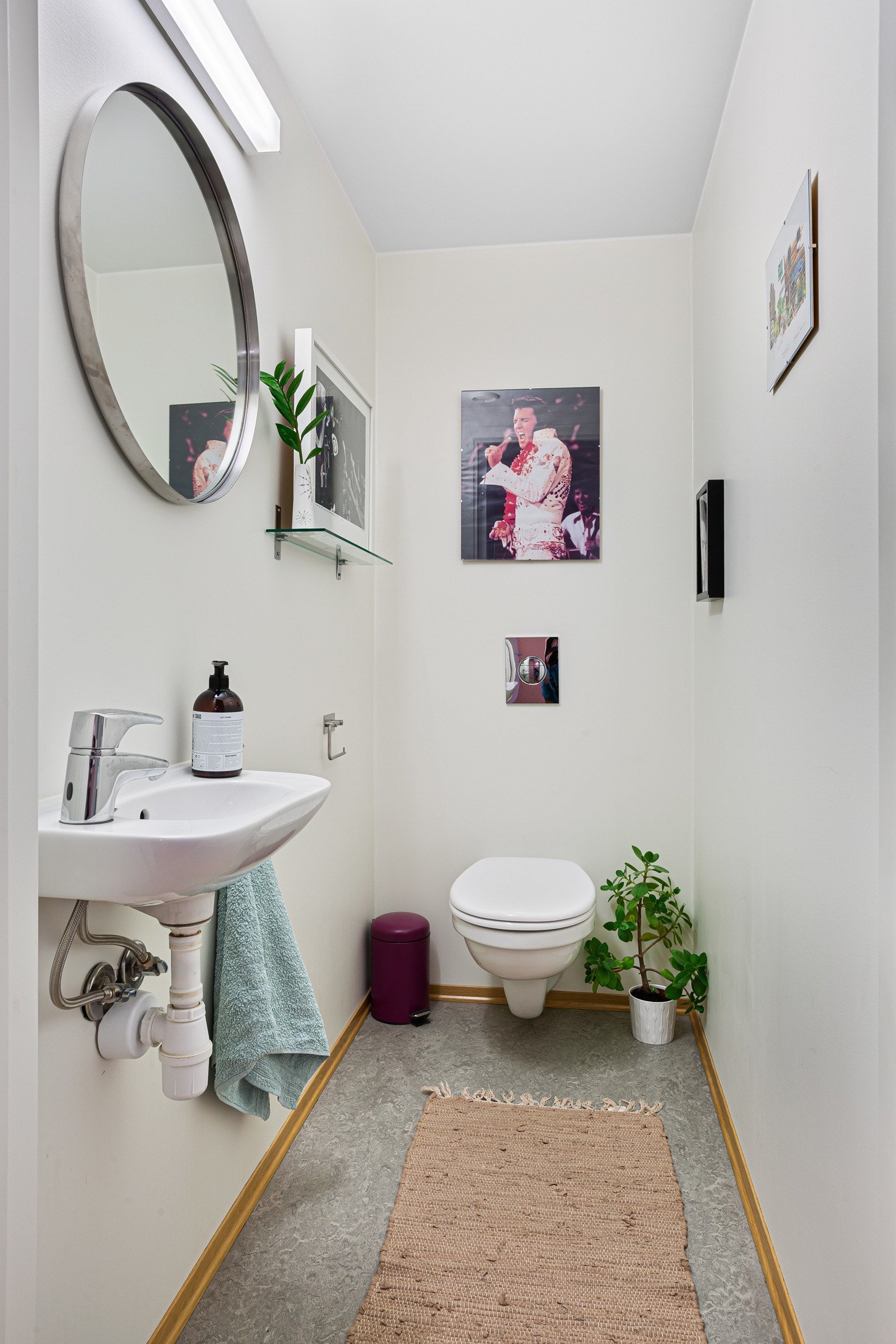 Separat toalett. Praktisk i en hektisk hverdag. Galleribilde