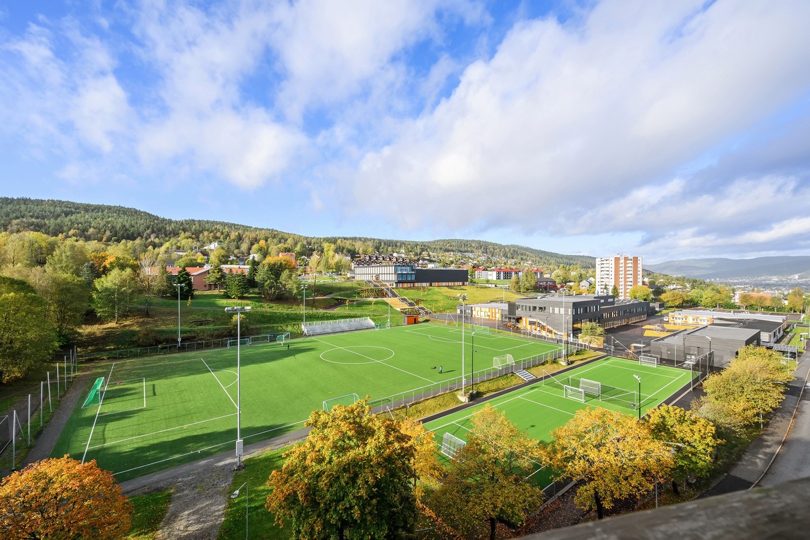 God utsikt over bydelen og mot Drammen Galleribilde