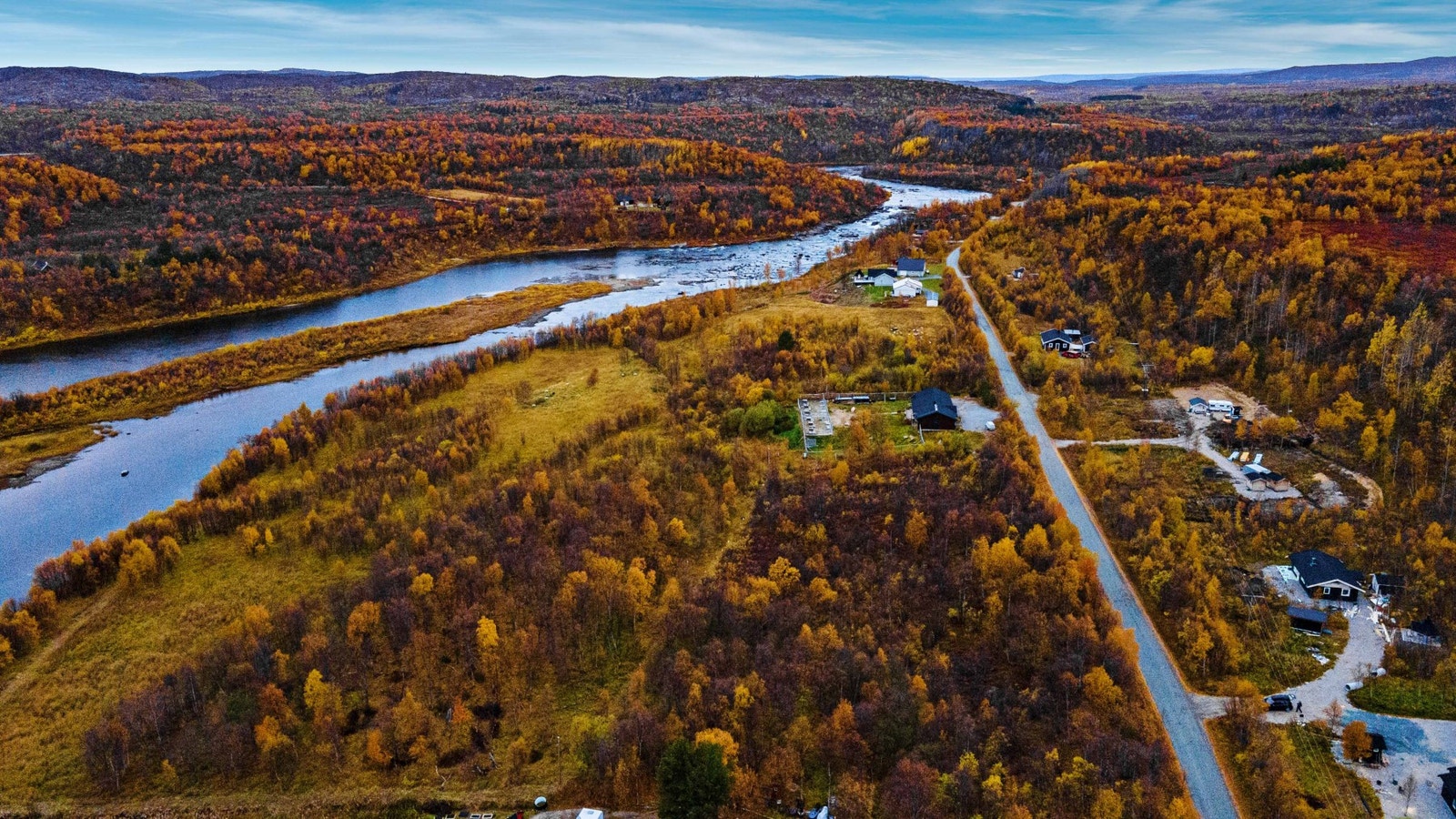 Oppover elva Galleribilde