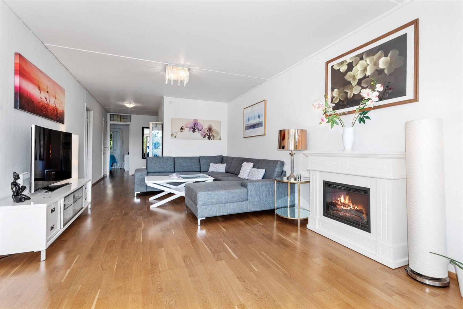 Lys og gjennomgående 3-roms leilighet. Galleribilde