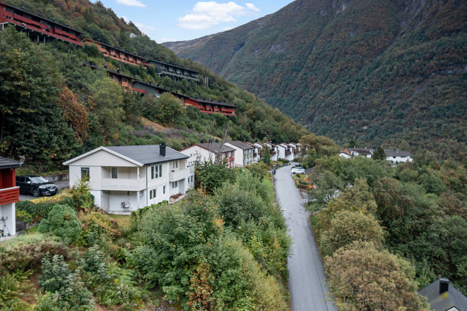 Eiendommen ligger fint til nest innerst i blindgate på Høgebakkane Galleribilde