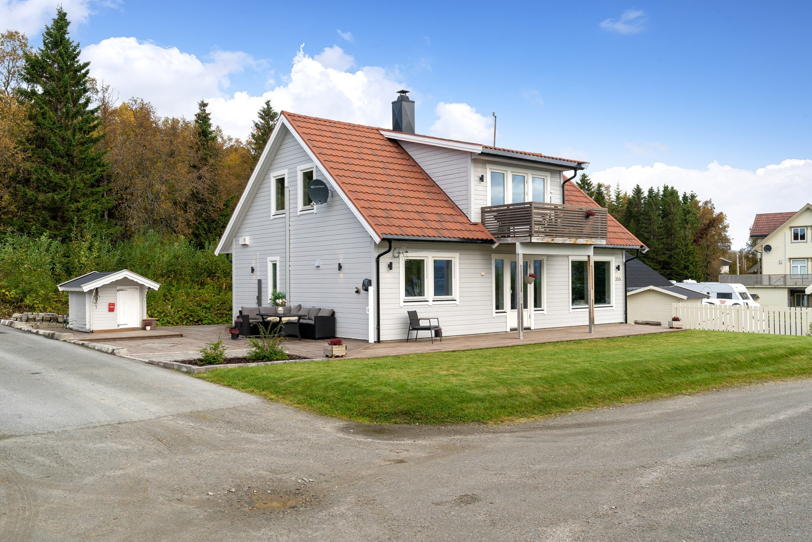 Velkommen til Håkøyvegen 350B - Presentert av SNE Eiendomsmegling ved eiendomsmegler Jonas Bergersen!