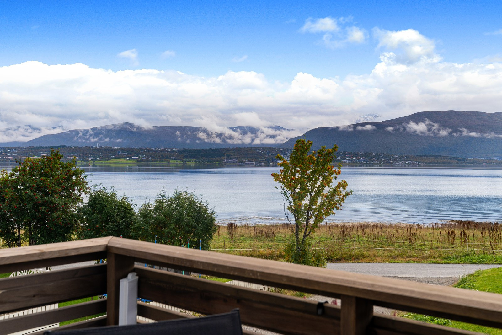 Utsikt mot Tromsøya og Fløya.