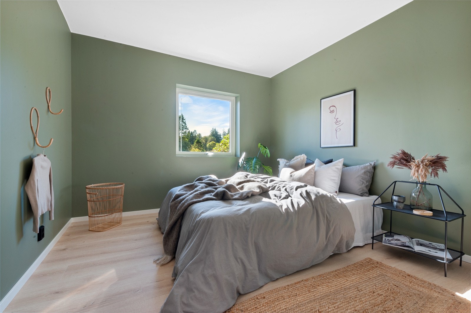 Stort hovedsoverom med areal for gode garderobeløsninger. Galleribilde