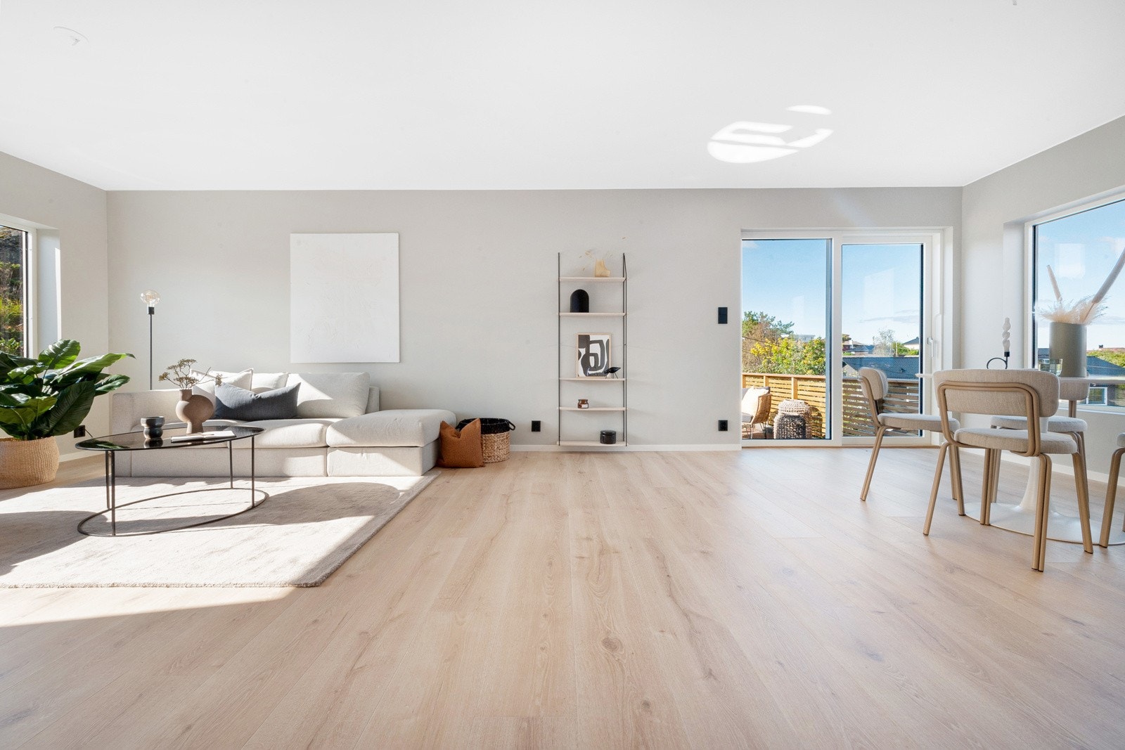 Overflater og innredninger er fornyet/oppgradert. Galleribilde