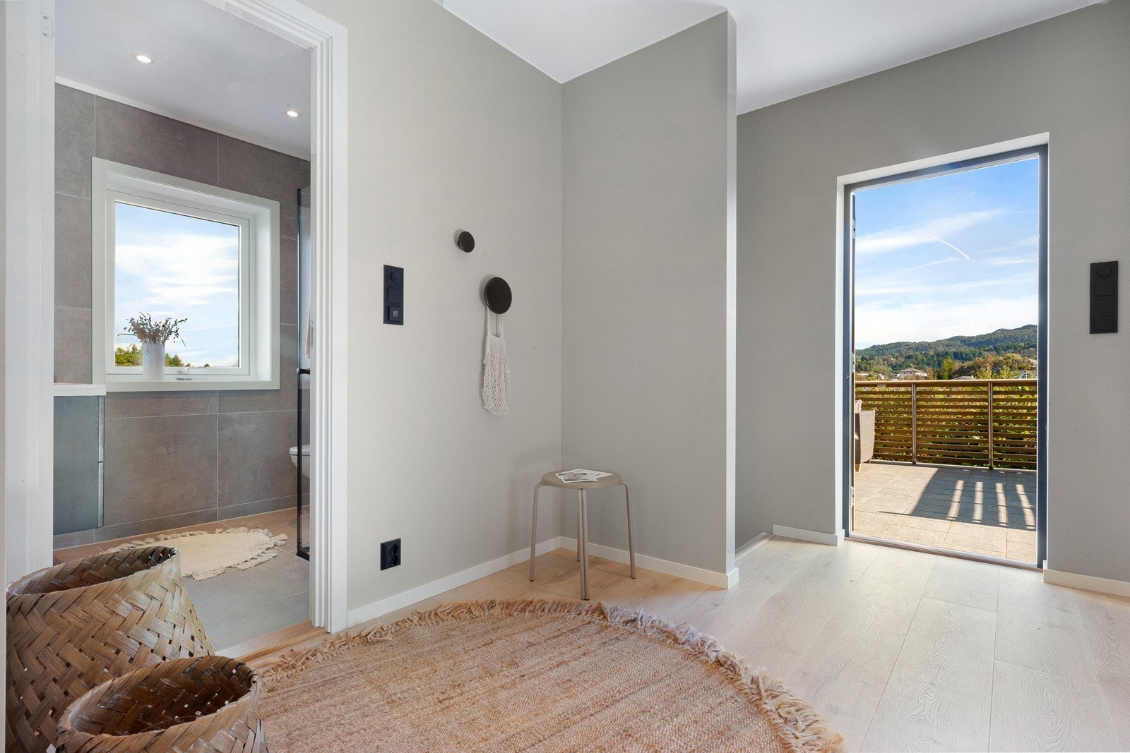 Stor og innbydende gang med god garderobeplass. Galleribilde