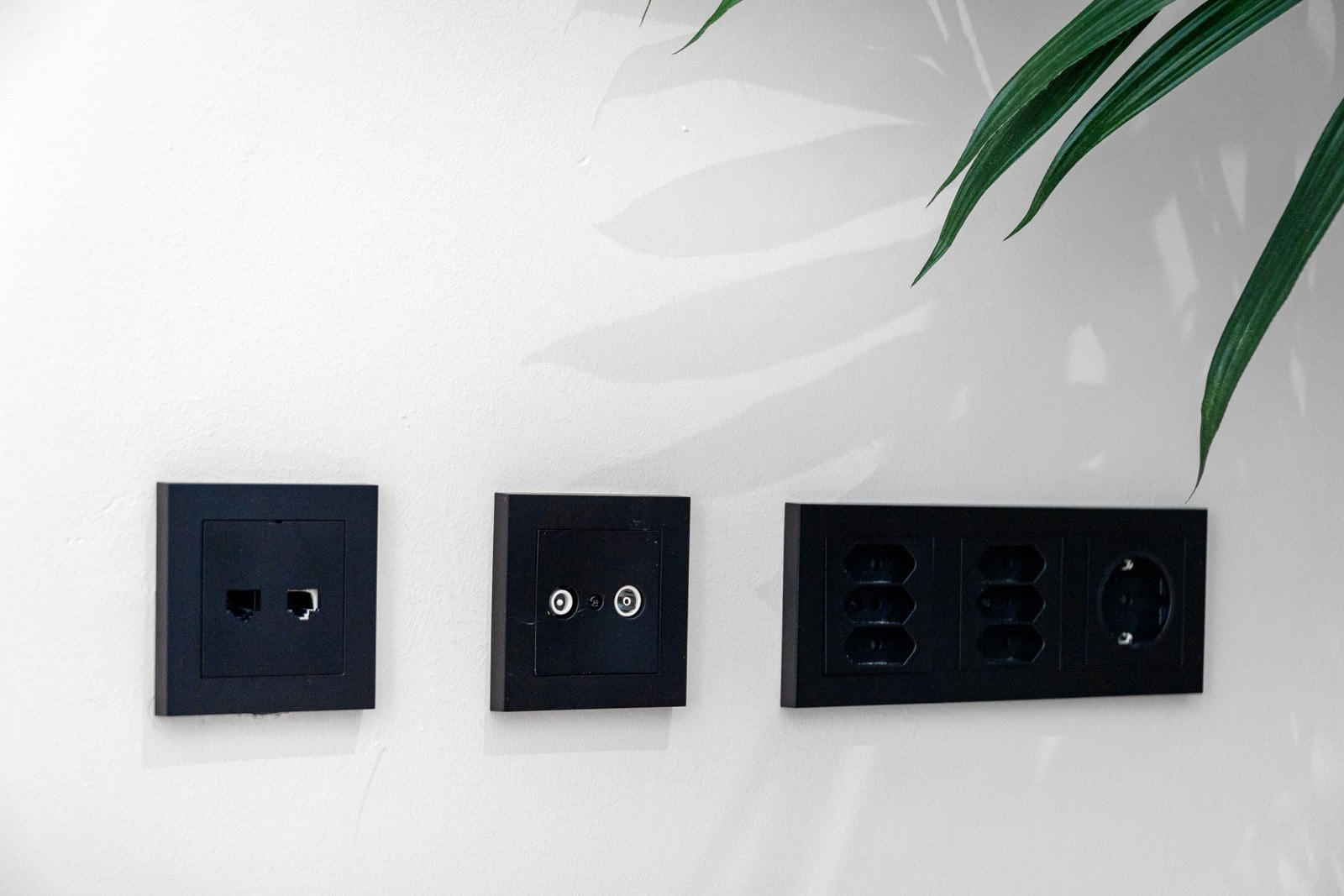 Alt er nytt av el. punkt som er i sort utførelse. Galleribilde