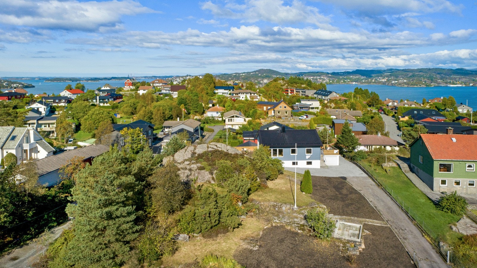 Praktfull eiendom med attraktiv beliggenhet. Galleribilde