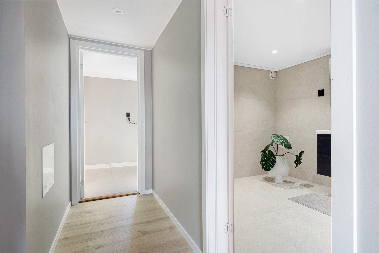 Bildet viser mellomgang i underetsajen med tilkomst til bl.a. bad og vaskerom. Galleribilde