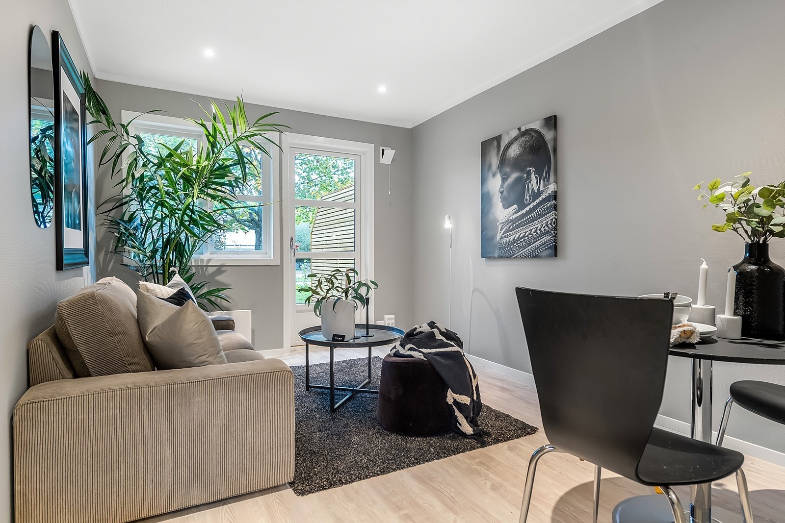 Hele leiligheten er nyoppusset med oppussede flater og innredning Galleribilde