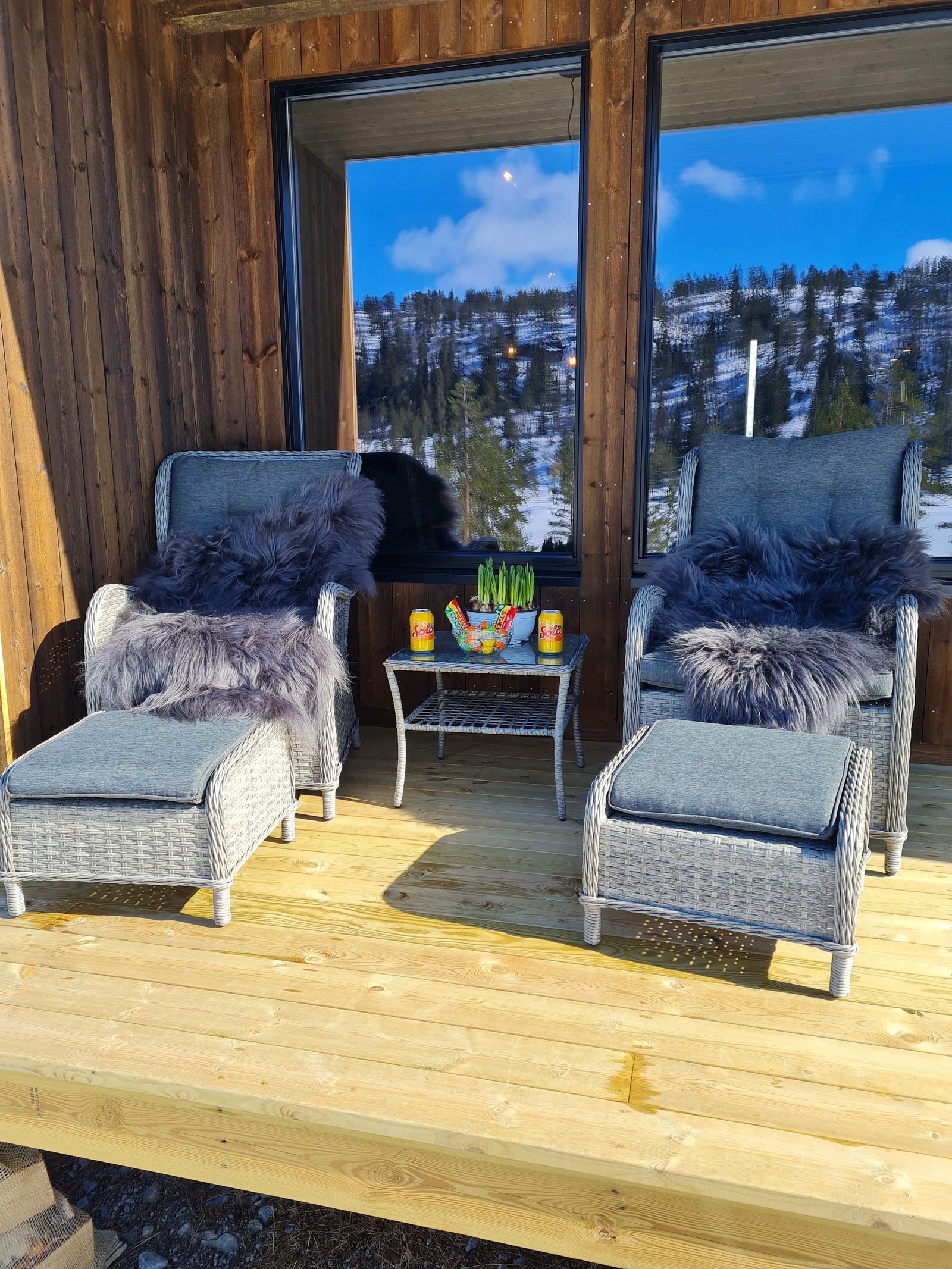Terrassen byr på gode solforhold og utsikt. Galleribilde