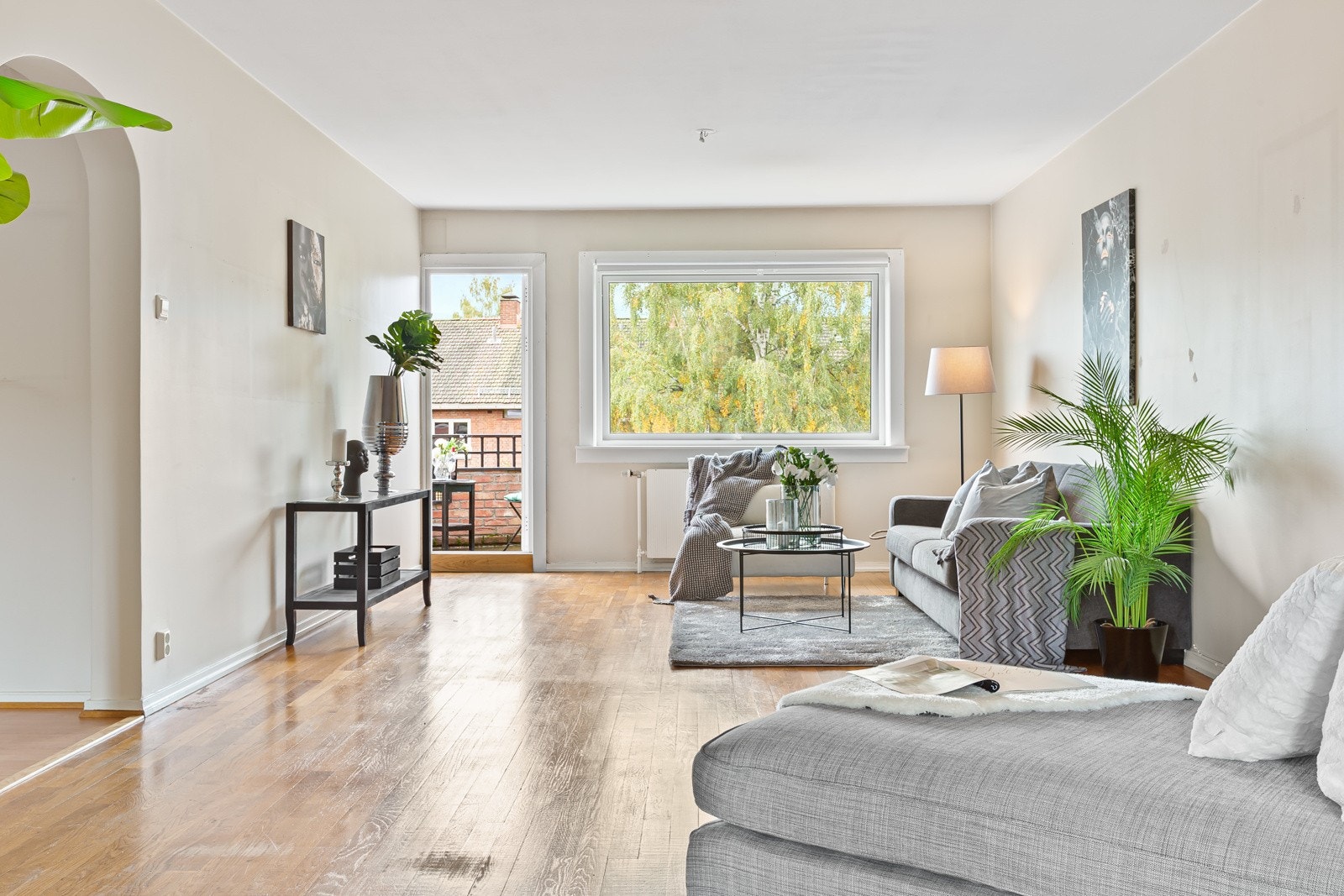 Fra stuen er det utgang til balkong Galleribilde