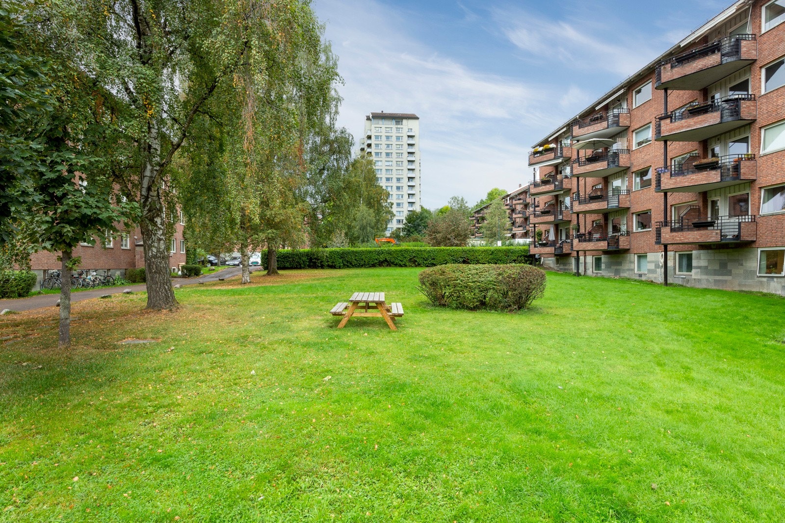 Fine grøntarealer mellom blokkene Galleribilde