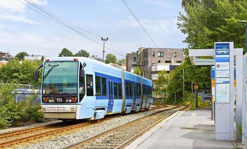 Trikkestoppen på Hoff rett ved Galleribilde