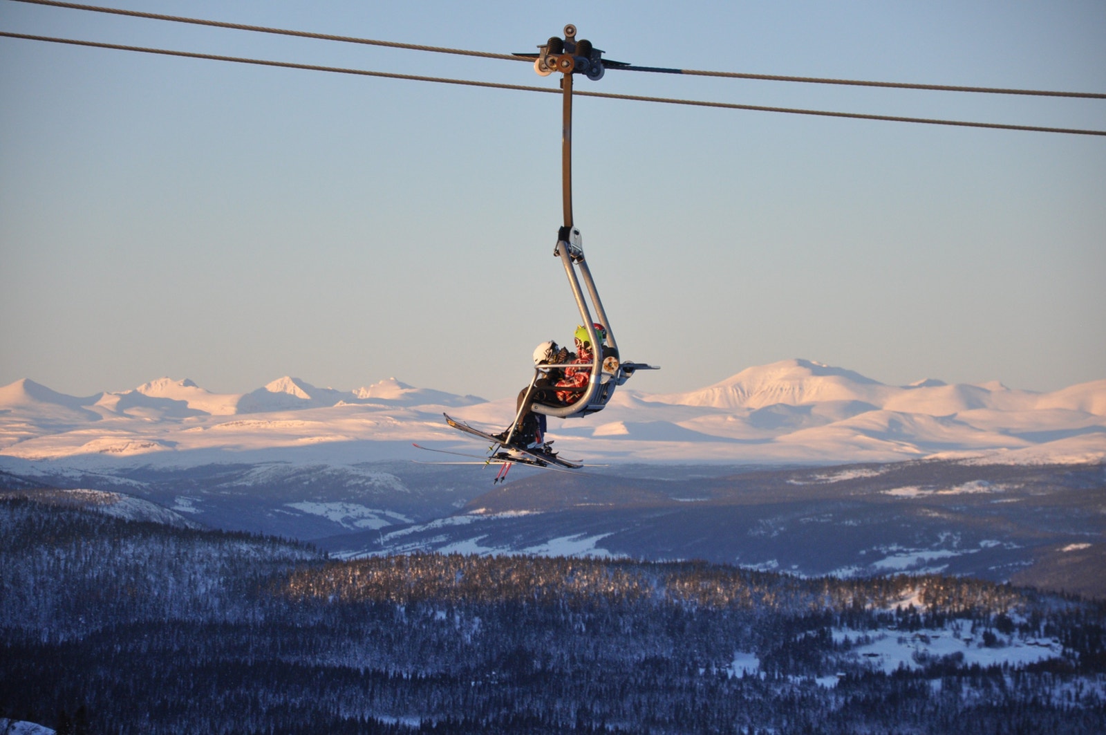 Kvitfjell er meget snøsikkert. Skiløyper og alpinløyper er normalt i drift fra november til slutten av april. Tomtene er vestvendte naturtomter og ligger i dels variert og skrånende terreng. Galleribilde