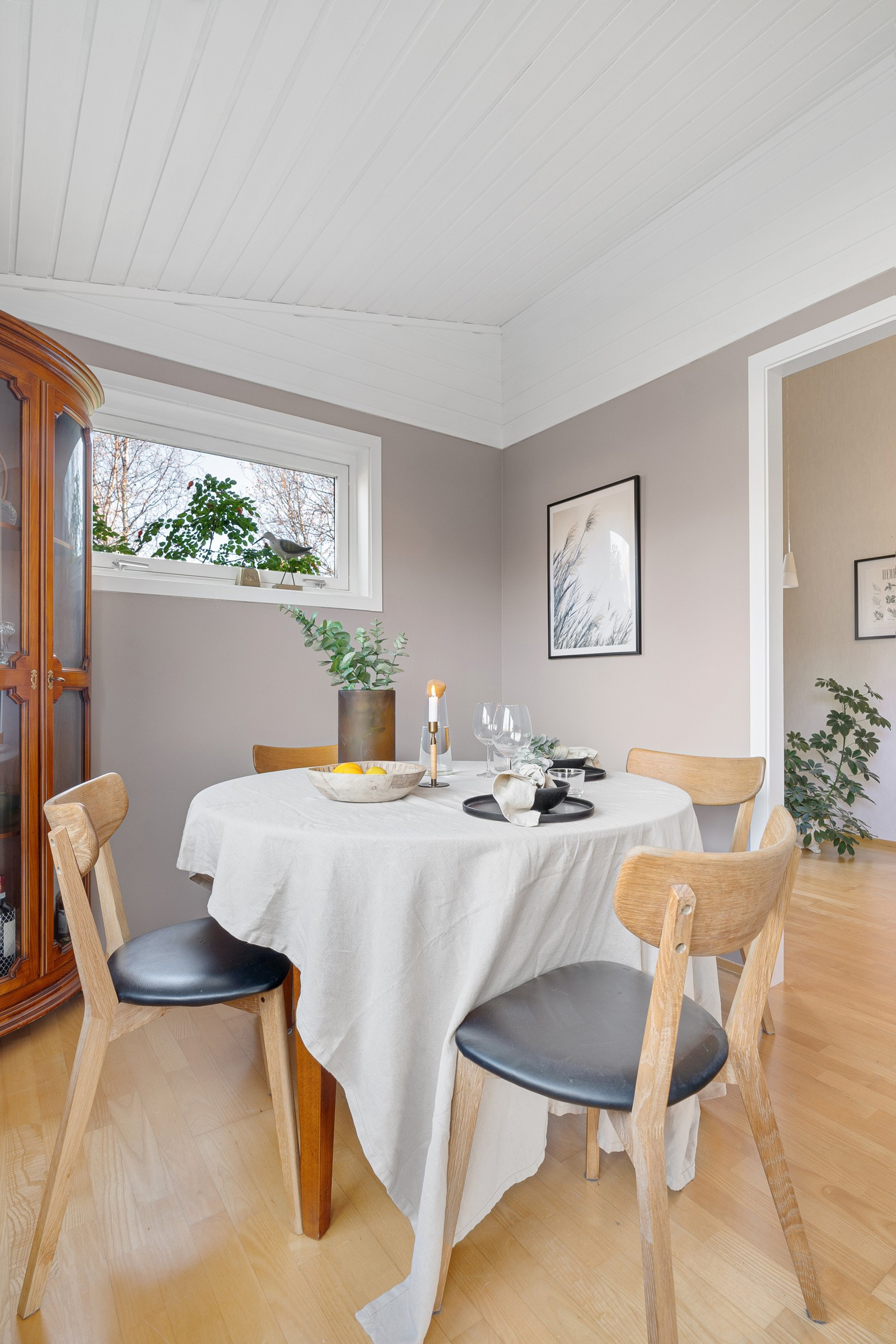God plass til spisebord for trivelige sammenkosmter