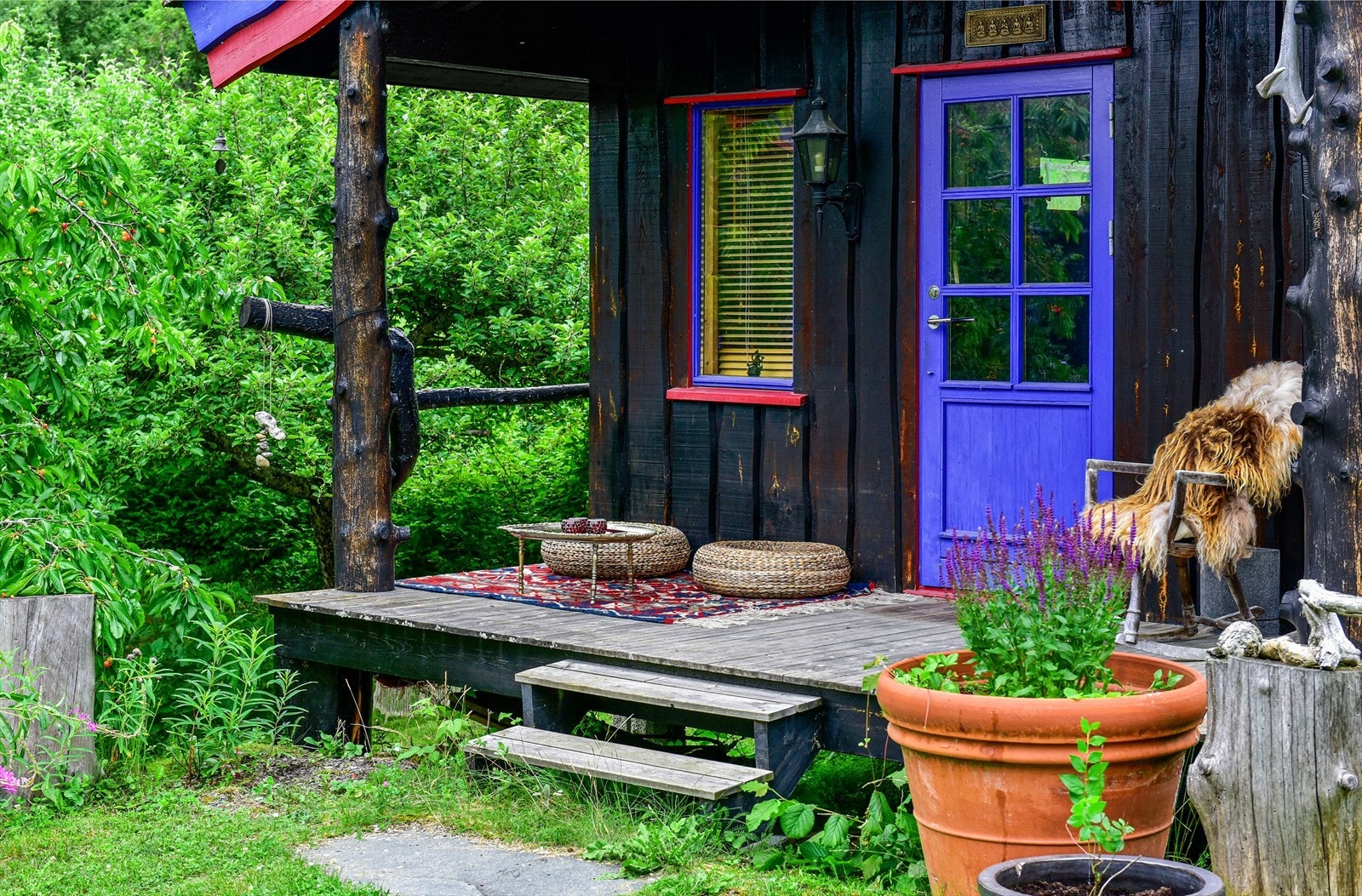 Det er ikke bare omgivelsene som er frodige fargevalget på mange av detaljeene er også det. Galleribilde