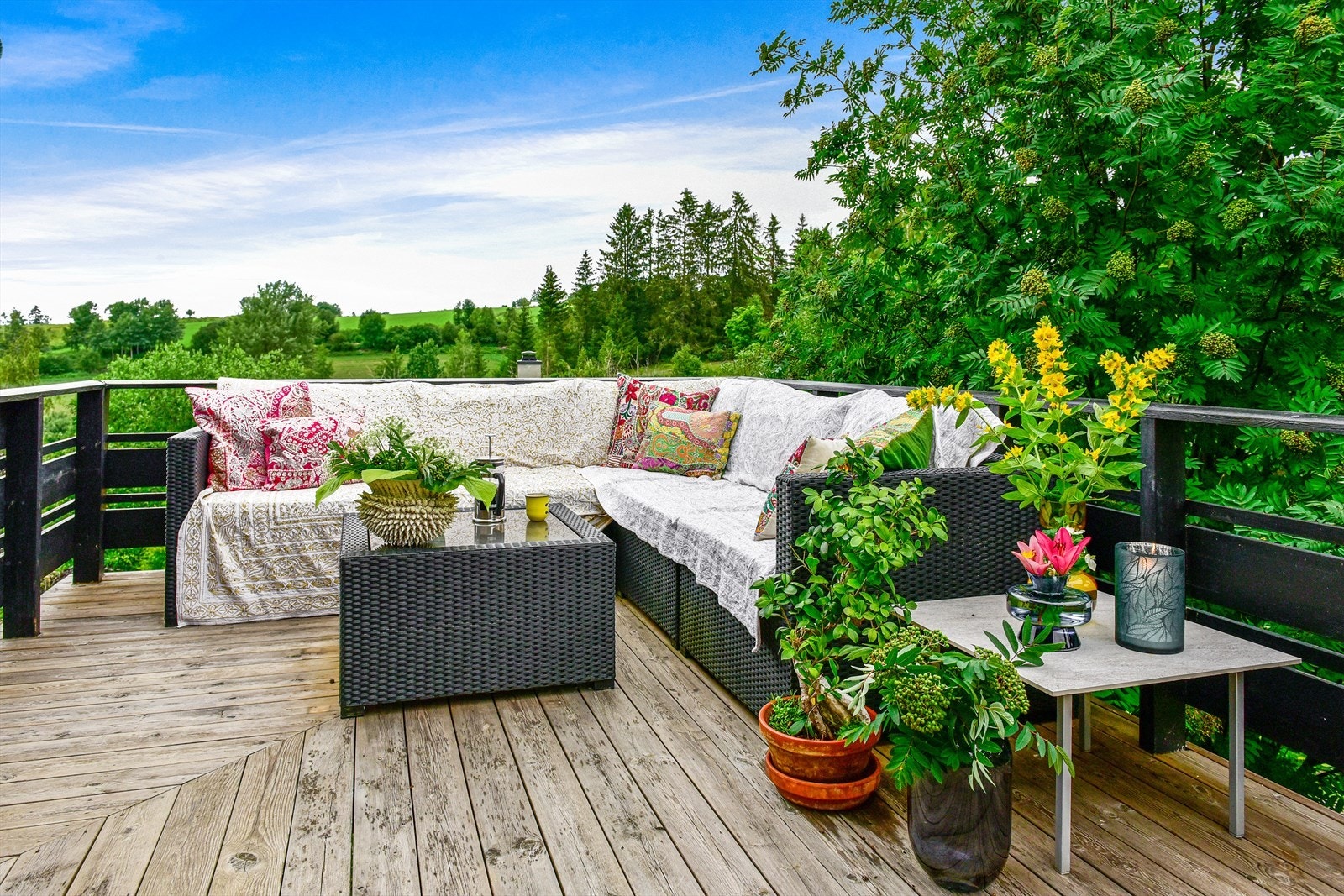 Man kan bli romantisk av mindre! Dette hjørnet av terrassen er bare så vakkert. Galleribilde